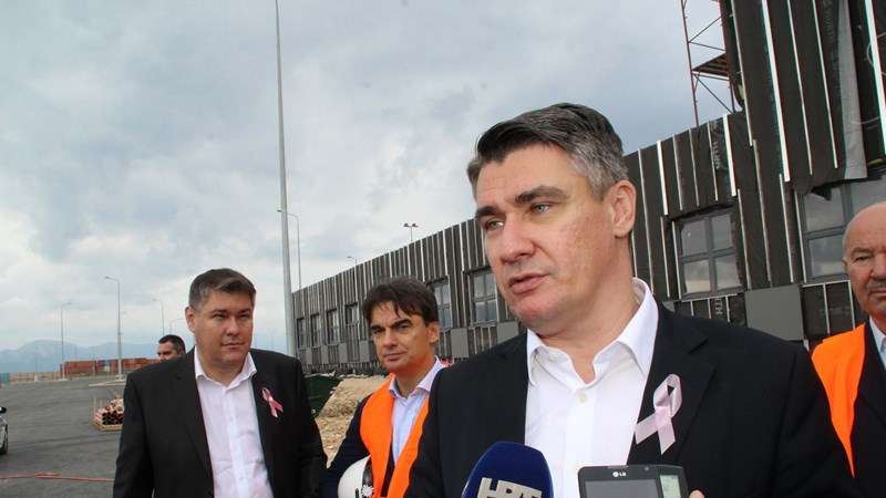 PM says not afraid of Hungary closing its border with Croatia